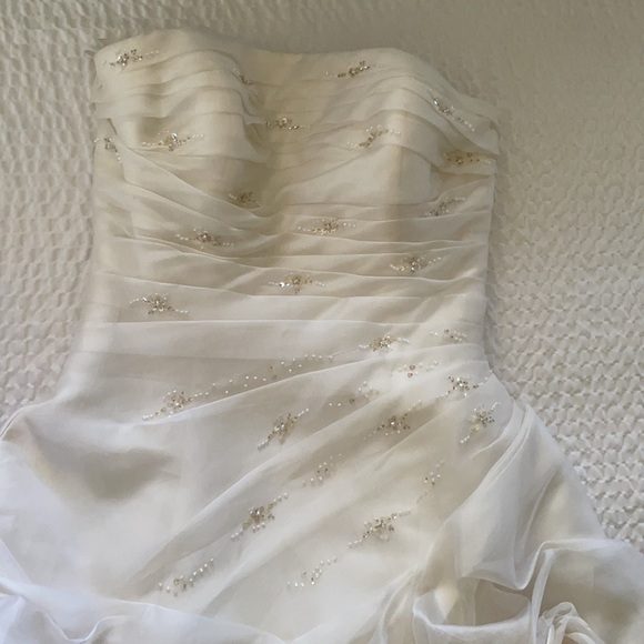 Beautiful handmade from Spain traditional wedding dress - Picture 5 of 7